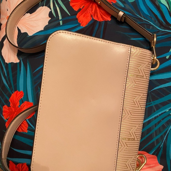 Mk rose gold and gold purse - Picture 3 of 3